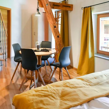 Apartment Loft-like In With Swimming Pond *