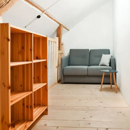 Apartment Loft-like In With Swimming Pond