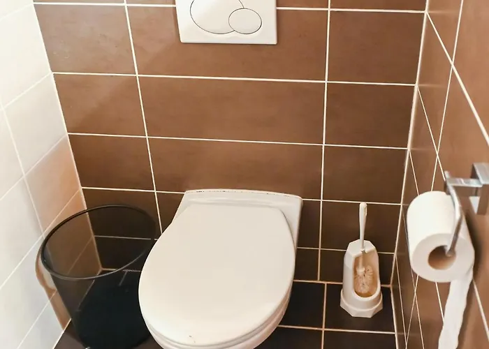 Apartment Loft-like In With Swimming Pond