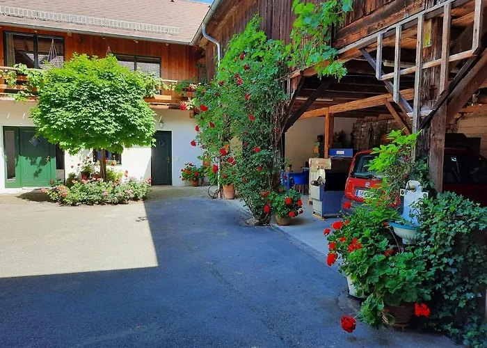Apartment Loft-like In With Swimming Pond *
