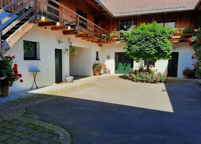 Apartment Loft-like In With Swimming Pond *